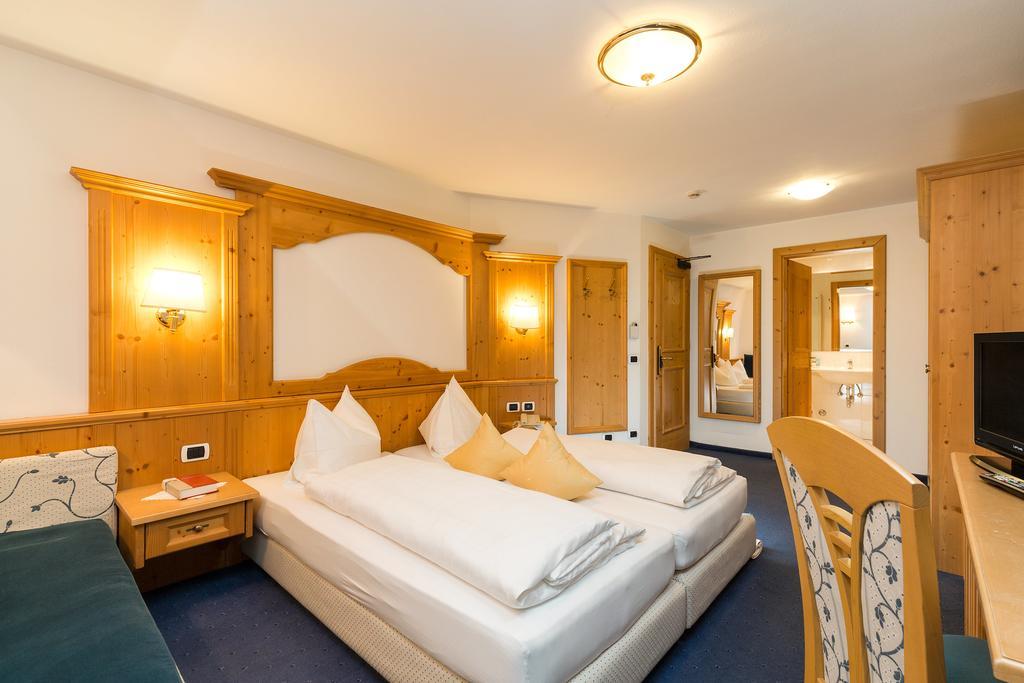 Hotel Bel Sit Corvara In Badia Exterior photo