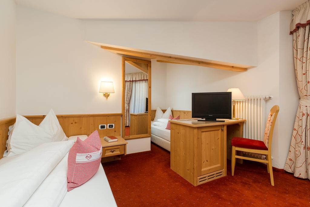 Hotel Bel Sit Corvara In Badia Exterior photo